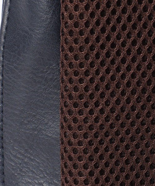 ikka（イッカ）の「GPレザータッチボディバッグ（ボディバッグ/ウエストポーチ・メンズ・ブラック/ダークブラウン/ネイビー・FREE）」の9枚目の写真