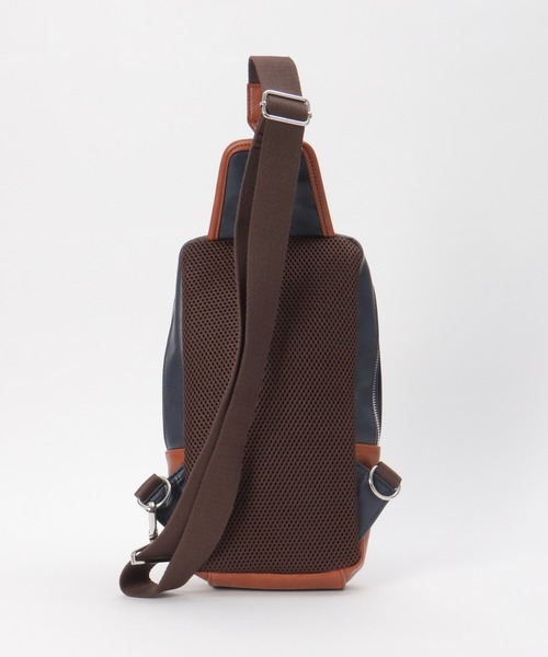 ikka（イッカ）の「GPレザータッチボディバッグ（ボディバッグ/ウエストポーチ・メンズ・ブラック/ダークブラウン/ネイビー・FREE）」の12枚目の写真