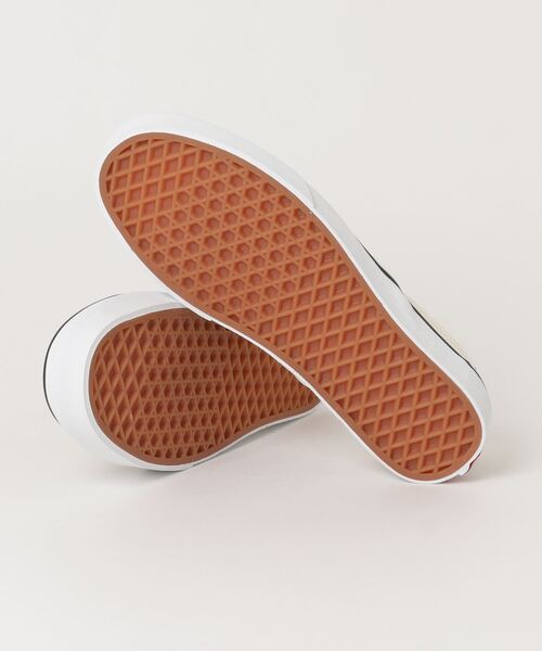 VANS（バンズ）の「VANS CLASSICS / バンズ クラシック：CLASSIC SLIP-ON：VN000EYEBWW[REA]（スニーカー・メンズ・ホワイト系その他・US8/US8.5/US9.5/US9/US7.5/US10）」の3枚目の写真