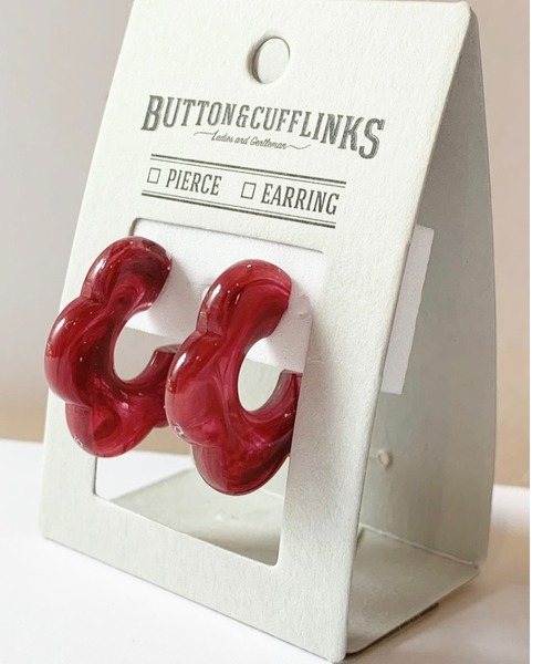 BUTTON＆CUFFLINKS（ボタンアンドカフリンクス）の「BUTTON＆CUFFLINKS　ボタンアンドカフリンクス：お花/ 変形 ピアス（ピアス（両耳用）・レディース・レッド/グリーン/レッド系その他/オフホワイト/イエロー・FREE）」の4枚目の写真