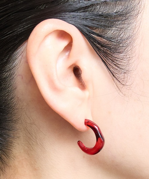 BUTTON＆CUFFLINKS（ボタンアンドカフリンクス）の「BUTTON＆CUFFLINKS　ボタンアンドカフリンクス：お花/ 変形 ピアス（ピアス（両耳用）・レディース・レッド/グリーン/レッド系その他/オフホワイト/イエロー・FREE）」の16枚目の写真