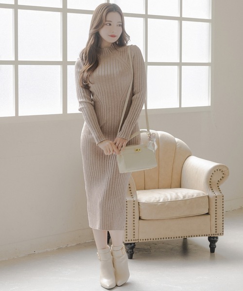 Julia Boutique(ジュリアブティック)の「スカーフ付きクロコ調スクエアミニバッグ/23610(ショルダーバッグ・レディース・ブラック/アイボリー・ONE)」の5枚目の写真