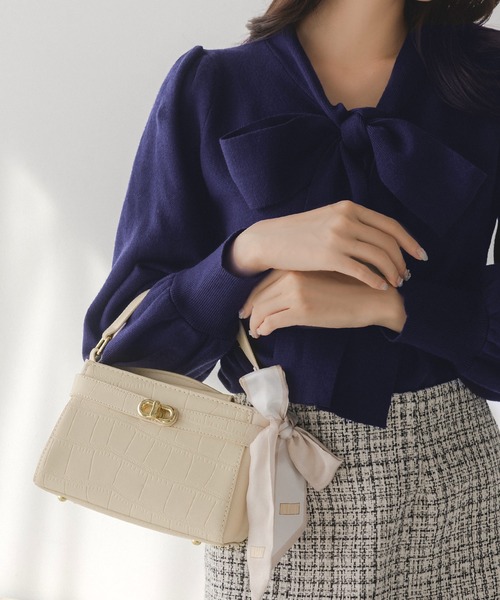 Julia Boutique(ジュリアブティック)の「スカーフ付きクロコ調スクエアミニバッグ/23610(ショルダーバッグ・レディース・ブラック/アイボリー・ONE)」の8枚目の写真