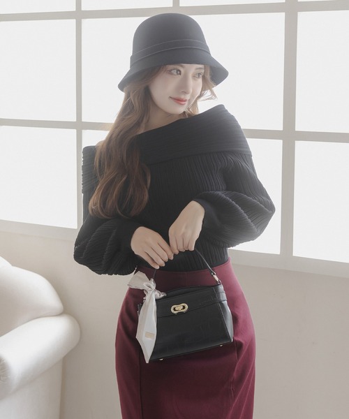 Julia Boutique(ジュリアブティック)の「スカーフ付きクロコ調スクエアミニバッグ/23610(ショルダーバッグ・レディース・ブラック/アイボリー・ONE)」の12枚目の写真