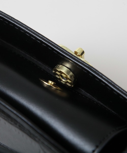 Julia Boutique(ジュリアブティック)の「スカーフ付きクロコ調スクエアミニバッグ/23610(ショルダーバッグ・レディース・ブラック/アイボリー・ONE)」の22枚目の写真