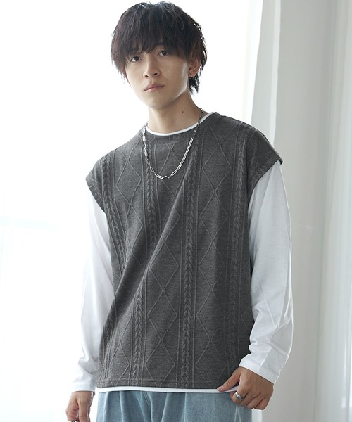 MinoriTY(マイノリティ)の「【MinoriTY】ケーブル柄フクレJQDフェイクベスト(ベスト・メンズ・チャコール/グレイッシュベージュ/ブラック・M/LL/L)」の2枚目の写真