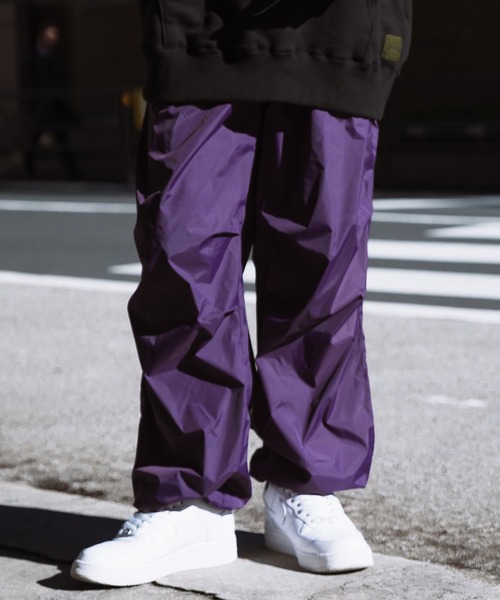 Subciety（サブサエティ）の「TUCK NYLON PANTS（その他パンツ・メンズ・ネイビー/パープル/ブラック/グレー・SMALL/MEDIUM/LARGE/X-LARGE/XX-LARGE）」の2枚目の写真