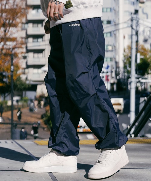 Subciety（サブサエティ）の「TUCK NYLON PANTS（その他パンツ・メンズ・ネイビー/パープル/ブラック/グレー・SMALL/MEDIUM/LARGE/X-LARGE/XX-LARGE）」の4枚目の写真