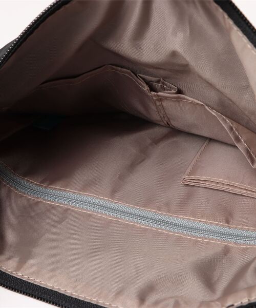 World Traveler(ワールドトラベラー)の「World Traveler/ワールドトラベラー ミラ ショルダーバッグ No.17531(ショルダーバッグ・メンズ・ベージュ/ピンク系1/ブラック・FREE)」の5枚目の写真
