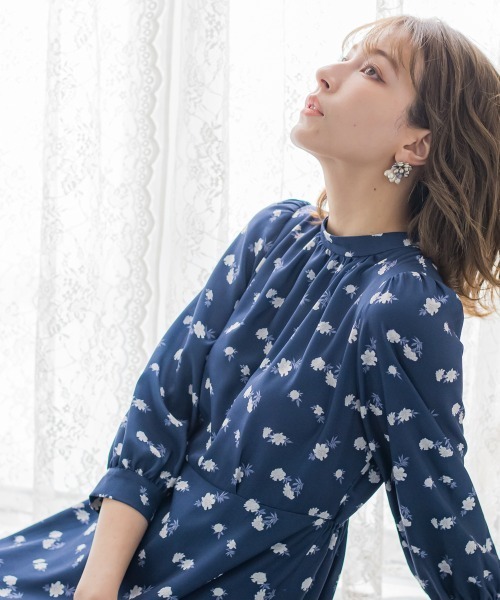 ketty（ケティ）の「フラワープリントギャザーフレアワンピース（ワンピース・レディース・アイボリー/ダークネイビー・M）」の9枚目の写真