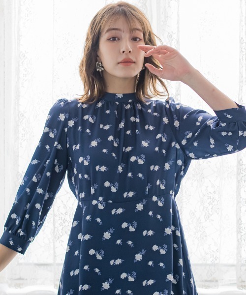 ketty（ケティ）の「フラワープリントギャザーフレアワンピース（ワンピース・レディース・アイボリー/ダークネイビー・M）」の11枚目の写真
