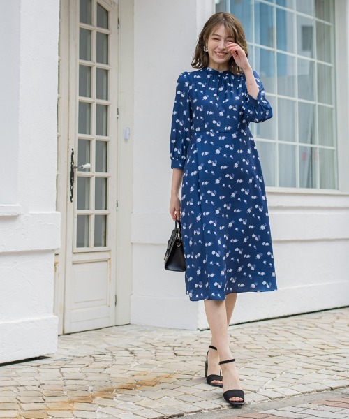 ketty（ケティ）の「フラワープリントギャザーフレアワンピース（ワンピース・レディース・アイボリー/ダークネイビー・M）」の20枚目の写真