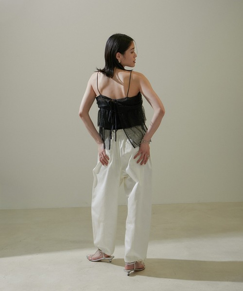 SALON adam et rope'（サロン アダム エ ロペ）の「【WEB限定】2WAYメロンチュールキャミソール/ビスチェ（キャミソール・レディース・ブラック/ブラウン・FREE）」の3枚目の写真