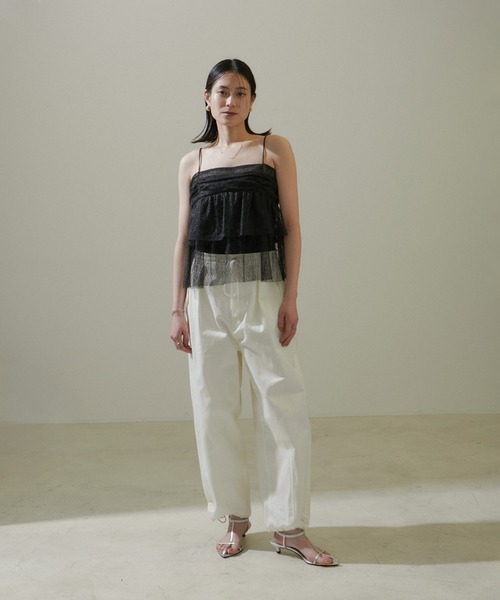 SALON adam et rope'（サロン アダム エ ロペ）の「【WEB限定】2WAYメロンチュールキャミソール/ビスチェ（キャミソール・レディース・ブラック/ブラウン・FREE）」の5枚目の写真