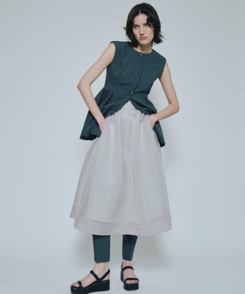 CELFORD（セルフォード）の「ペプラムセットアップ（ワンピース・レディース・ブラック/ベージュ/グレー・38/36）」の4枚目の写真