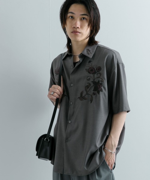 SENSE OF PLACE by URBAN RESEARCH（センスオブプレイスバイアーバンリサーチ）の「ボタニカルシシュウシャツ(5分袖)（シャツ/ブラウス・メンズ・ホワイト/ブラック/グレー・LARGE/MEDIUM）」の3枚目の写真