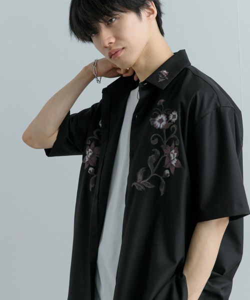 SENSE OF PLACE by URBAN RESEARCH（センスオブプレイスバイアーバンリサーチ）の「ボタニカルシシュウシャツ(5分袖)（シャツ/ブラウス・メンズ・ホワイト/ブラック/グレー・LARGE/MEDIUM）」の21枚目の写真