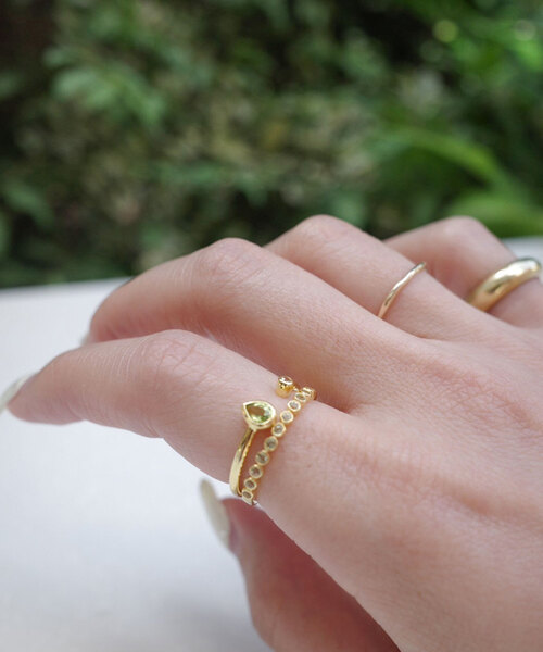 SLOBE IENA（スローブイエナ）の「Pondichery/ポンディシェリ ハーフエタニティリング（リング・レディース・スカイブルー/ホワイト系その他/ライトグリーン/レッド/その他2・3/10）」の3枚目の写真