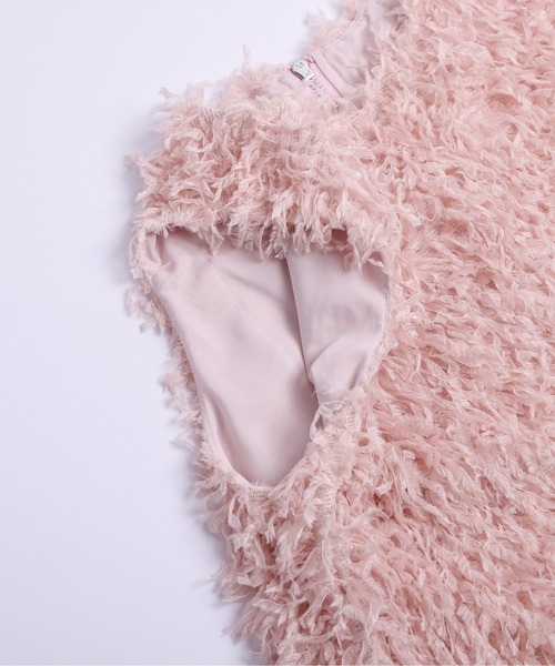 AMELY(エミリー)の「フェザーフリンジノースリーブチュニック(タンクトップ・レディース・ピンク/ホワイト/ブラック/グレー/レッド・フリー)」の8枚目の写真