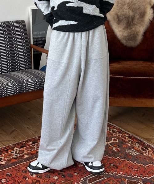 ADAMASTE(アダマスト)の「double knee draw cord sweat pants - ダブルニードローコードスウェットパンツ(スウェット・メンズ・グレー/ブラック/ブラウン・MEDIUM/LARGE)」の7枚目の写真