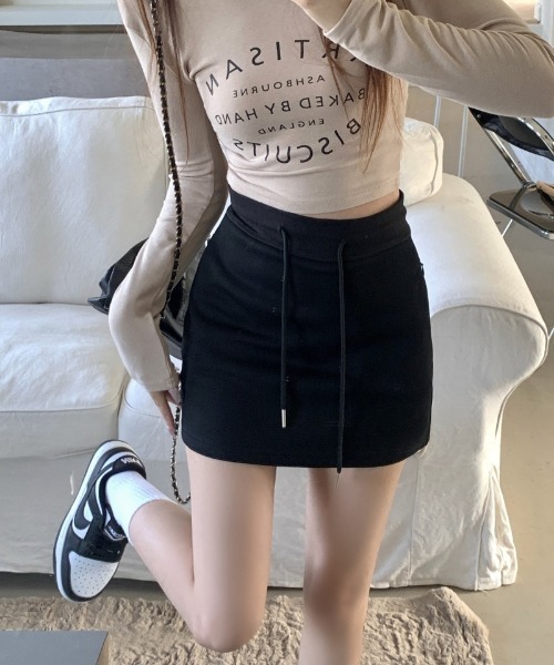 Jasmine Grandiflorum(ジャスミングランディフローラム)の「【Jasmine】スウェットミニスカート(スカート・レディース・ブラック/グレー/ホワイト・MEDIUM/LARGE/SMALL)」の2枚目の写真