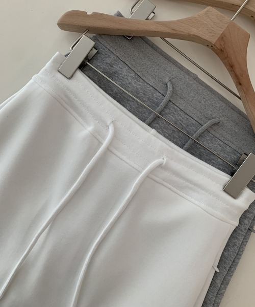 Jasmine Grandiflorum(ジャスミングランディフローラム)の「【Jasmine】スウェットミニスカート(スカート・レディース・ブラック/グレー/ホワイト・MEDIUM/LARGE/SMALL)」の11枚目の写真