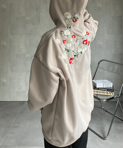 CREARE -LINO-(クレアーレリノ)の「新色追加<ユニセックス商品> フラワー刺繍トップス/フーディー/パーカー(パーカー・レディース・ブラック/グレー/チャコールグレー/ベージュ/オフホワイト・MEDIUM/LARGE/X-LARGE/XX-LARGE)」の8枚目の写真