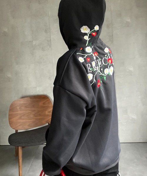 CREARE -LINO-(クレアーレリノ)の「新色追加<ユニセックス商品> フラワー刺繍トップス/フーディー/パーカー(パーカー・レディース・ブラック/グレー/チャコールグレー/ベージュ/オフホワイト・MEDIUM/LARGE/X-LARGE/XX-LARGE)」の11枚目の写真