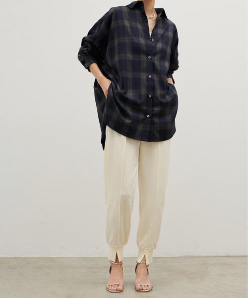 LARUTA(ラルータ)の「【LARUTA】カットジョーゼットジョグパンツ(その他パンツ・レディース・ネイビー/ブラック/ブラウン/アイボリー・LARGE/MEDIUM)」の2枚目の写真