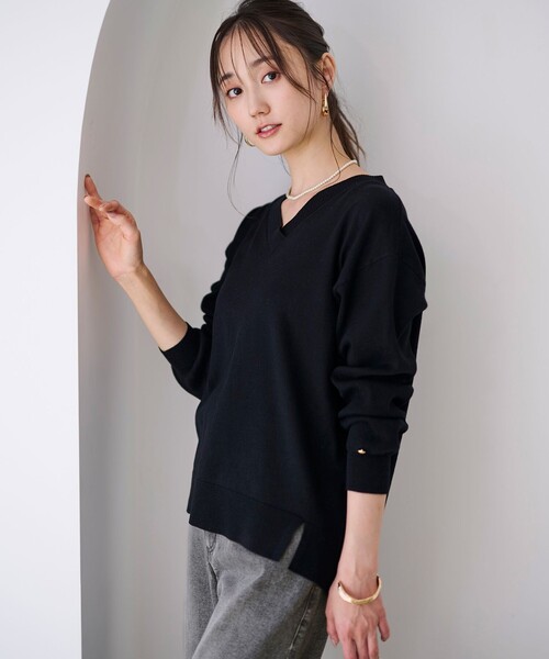 ANY SIS(エニィスィス)の「【ウールブレンドシリーズ】フロント切替Vネック ニット(ニット/セーター・レディース・アイボリー系/ブルー系/イエロー系/ブラック系/ワイン系・0)」の3枚目の写真