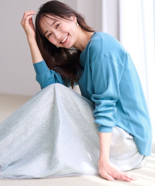ANY SIS(エニィスィス)の「【ウールブレンドシリーズ】フロント切替Vネック ニット(ニット/セーター・レディース・アイボリー系/ブルー系/イエロー系/ブラック系/ワイン系・0)」の1枚目の写真