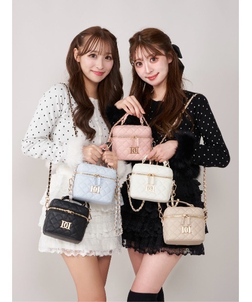 Darich（ダーリッチ）の「キルティングスクエアミニバッグ(ゴールドパーツ)（ハンドバッグ・レディース・ホワイト/ピンク/サックスブルー/ブラック/ベージュ・FREE）」の18枚目の写真