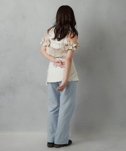 Lull（ルル）の「【Lull / ルル】フリルオフショルキャミビスチェ（キャミソール・レディース・チャコール/キナリ/ブラック・ONESIZE）」の12枚目の写真