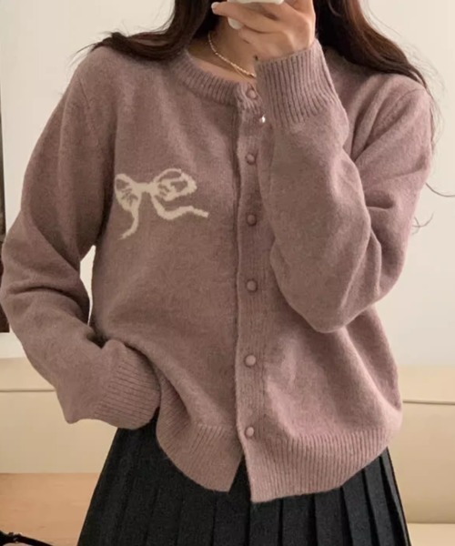 N.s(エヌドットエス)の「リボンモチーフ クルーネックニットカーディガン(カーディガン/ボレロ・レディース・ピンク/アイボリー/グレー/ブラック・FREE)」の4枚目の写真