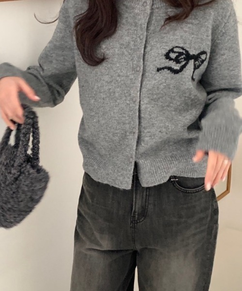 N.s(エヌドットエス)の「リボンモチーフ クルーネックニットカーディガン(カーディガン/ボレロ・レディース・ピンク/アイボリー/グレー/ブラック・FREE)」の11枚目の写真
