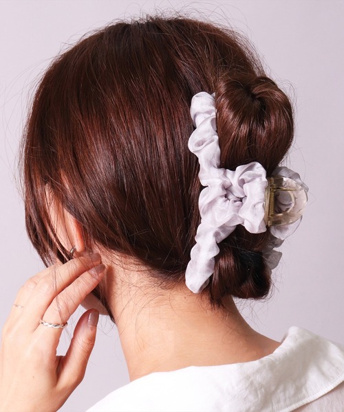 BAYBLO（ベイブロ）の「(SB)オーガンジー シュシュ バンス ヘアクリップ（バレッタ/ヘアクリップ・レディース・グレー/グレイッシュベージュ/ブラック/アイボリー・ONE SIZE）」の5枚目の写真