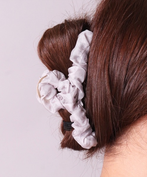 BAYBLO（ベイブロ）の「(SB)オーガンジー シュシュ バンス ヘアクリップ（バレッタ/ヘアクリップ・レディース・グレー/グレイッシュベージュ/ブラック/アイボリー・ONE SIZE）」の8枚目の写真