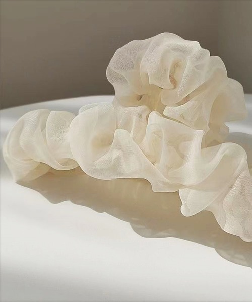 BAYBLO（ベイブロ）の「(SB)オーガンジー シュシュ バンス ヘアクリップ（バレッタ/ヘアクリップ・レディース・グレー/グレイッシュベージュ/ブラック/アイボリー・ONE SIZE）」の12枚目の写真