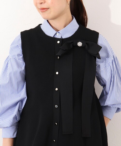 NOLLEY’S（ノーリーズ）の「ビジュー付きリボンブローチ（ブローチ/コサージュ・レディース・ブラック・FREE）」の2枚目の写真