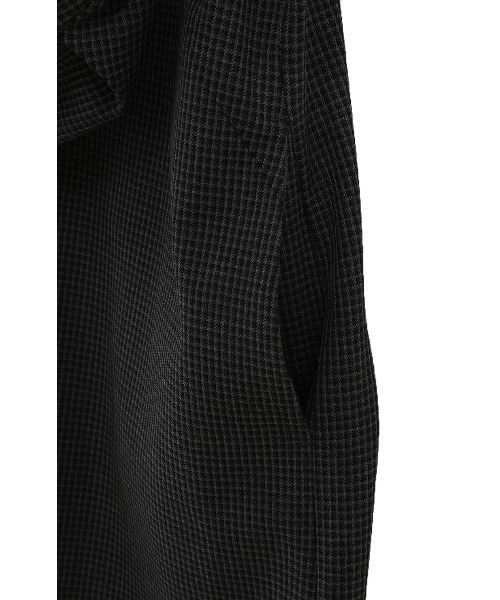 CLANE(クラネ)の「POWER SHOULDER CHECK SHIRT ONEPIECE(ワンピース・レディース・ベージュ/グレー・1/2)」の4枚目の写真