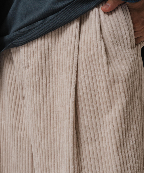EDIFICE（エディフィス）の「LA BOUCLE (ラブークル) THICK CORDUROY WIDE パンツ（その他パンツ・メンズ・アイボリー/グリーン/ネイビー・2/3）」の11枚目の写真