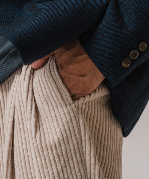 EDIFICE（エディフィス）の「LA BOUCLE (ラブークル) THICK CORDUROY WIDE パンツ（その他パンツ・メンズ・アイボリー/グリーン/ネイビー・2/3）」の12枚目の写真