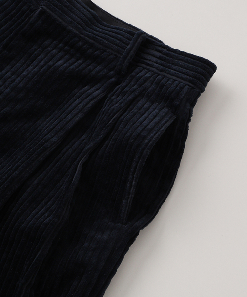 EDIFICE（エディフィス）の「LA BOUCLE (ラブークル) THICK CORDUROY WIDE パンツ（その他パンツ・メンズ・アイボリー/グリーン/ネイビー・2/3）」の14枚目の写真