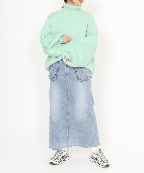 PUNYUS（プニュズ）の「ハンドステッチタートルネックニット（ニット/セーター・レディース・グリーン/サックスブルー/ブラック・2/3/4）」の4枚目の写真