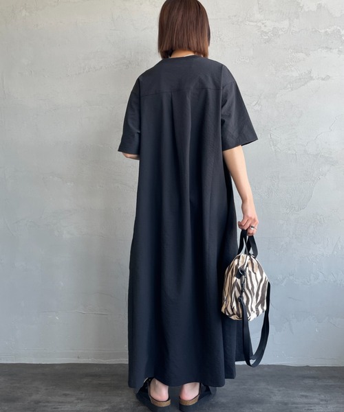 THOUSAND MILE（サウザンドマイル）の「[THOUSAND MILE/サウザンド マイル] 別注 シアサッカー ロゴジップ ショートスリーブワンピース（ワンピース・レディース・ブラック/ベージュ/ネイビー・F）」の15枚目の写真