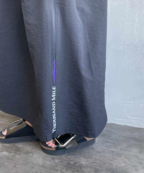 THOUSAND MILE（サウザンドマイル）の「[THOUSAND MILE/サウザンド マイル] 別注 シアサッカー ロゴジップ ショートスリーブワンピース（ワンピース・レディース・ブラック/ベージュ/ネイビー・F）」の19枚目の写真