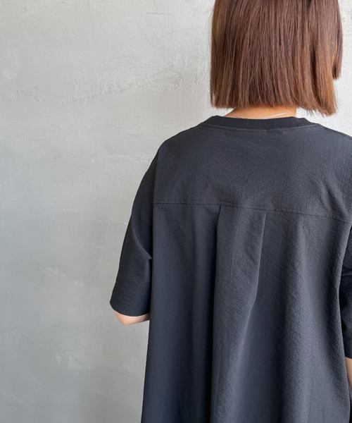 THOUSAND MILE（サウザンドマイル）の「[THOUSAND MILE/サウザンド マイル] 別注 シアサッカー ロゴジップ ショートスリーブワンピース（ワンピース・レディース・ブラック/ベージュ/ネイビー・F）」の17枚目の写真