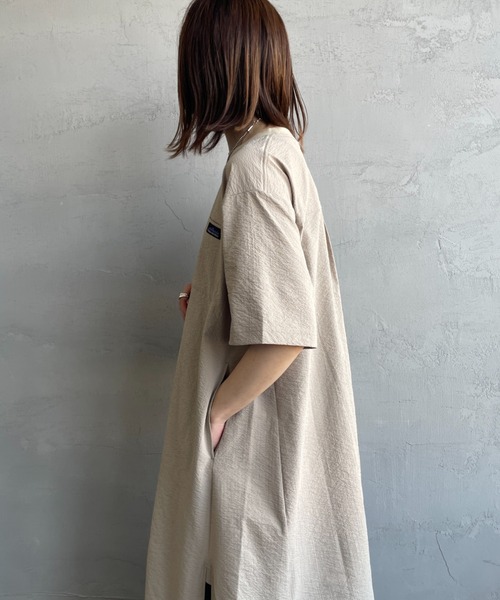 THOUSAND MILE（サウザンドマイル）の「[THOUSAND MILE/サウザンド マイル] 別注 シアサッカー ロゴジップ ショートスリーブワンピース（ワンピース・レディース・ブラック/ベージュ/ネイビー・F）」の22枚目の写真