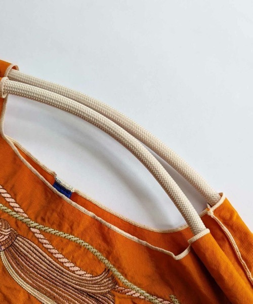 Ball&Chain（ボールアンドチェーン）の「[Ball&Chain]shopping bag-Tassel(M)（エコバッグ/サブバッグ・レディース・ベージュ/ネイビー/オレンジ・M）」の17枚目の写真