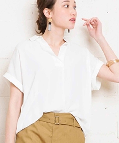 aquagarage(アクアガレージ)の「後ボタン スキッパーシフォンブラウス(シャツ/ブラウス・レディース・ネイビー/グレー/オフホワイト/ピンク/サンドベージュ/カーキ/ブラック・ONESIZE)」の2枚目の写真